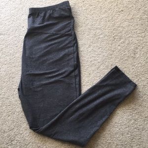Grey maternity leggings by Great Expectations